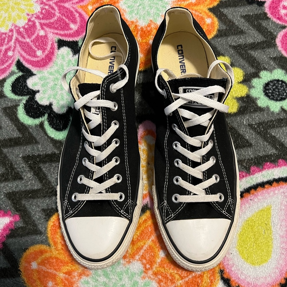 Men’s black Converse